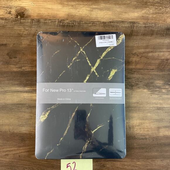 MacBook Pro 13” 2016-2020 black/gold design hardshell case - Picture 3 of 3